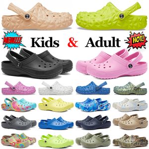 yeezy slides Croc Classic Clog Designer Sandales Enfants Femmes Hommes Diapositives Pantoufles Summer Sliders Unisexe-Adulte Balck Blanc Femmes Chaussures