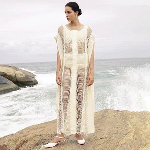 Crochet Bikini Cover-up White Hollow Out Kaftan Tauniques sexy V-Neck Maxi Robe plus taille Femme Summer Beach Swim Suite