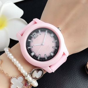 Krokodil Quartz Polshorloges voor Vrouwen Mannen Unisex met Dierlijke Stijl Dial Silicone Strap Horloge LA13