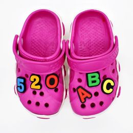  Crocs PVC letras mayúsculas en inglés dijes para zapatos accesorios para zapatos decoraciones de hebilla de zapato Croc adornos aptos para regalos de fiesta JIBZ para niños