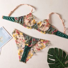 Bragas de lencería para mujer, sujetador bordado de flores a la moda, bragas de 2 piezas, conjunto de ropa interior Sexy Push Up, lencería para mujer