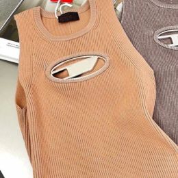 Diseñador de tanque de punto de punto recortado Camisa Diese Mujer Hueco Hollow Out Top Top Top Womens Knits Women Tops Sexy sin mangas yoga Camas blancas Red Vests 90s Vintage Clote AA