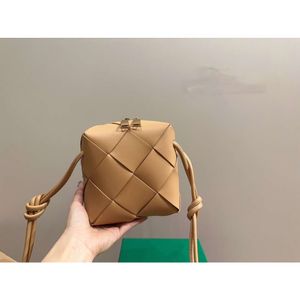 Cross Body braak nieuwste messenger bag schoudertas geweven kussen veelzijdig ontwerp dames hoogwaardig leer modieuze high-end kleine vierkante tas