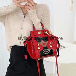 Cross Cross Body Fashionable and Personnalize Beauty Bagner Sac pour femmes Perle Cross Body Bag Pu Leather Hands and Wallet Womens Stone Match Pattel H240527