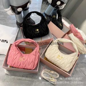 Cross Body M Familles iu SAGE SAGLE PLAIS plissée Internet Internet célèbre Cloud Macaron Sweet Polvyle One épaule Crossbody Porte pour les femmes H240409