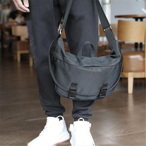 Cross Body Multi-fonction Travel Bag Male Shoulder Ultra Light Nylon Oxford Fashion Crescent Package Simple