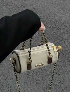 Bolso de cara suave de gamuza cruzada para mujeres con una sensación de gama alta en la cadena de rejilla de diamante de nicho bolsas de cilindro de arroz de arroz marrón contraste