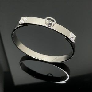 Commerce électronique transfrontalière Amazon Vente avec un bracelet diamant diamant diamant Micro Pyramide Bracelet de luxe Bijoux
