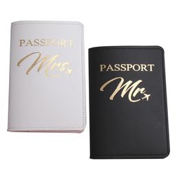 Porte-passeport bronzage en cuir ordinaire européen et américain, couvercle résistant aux rayures pour les couples, en noir et blanc assortiment