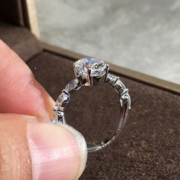 Grensoverschrijdende mode eenvoudige diamantringronde ronde zirkoonring fabrikant directe verkoop wens hot selling boutique sieraden