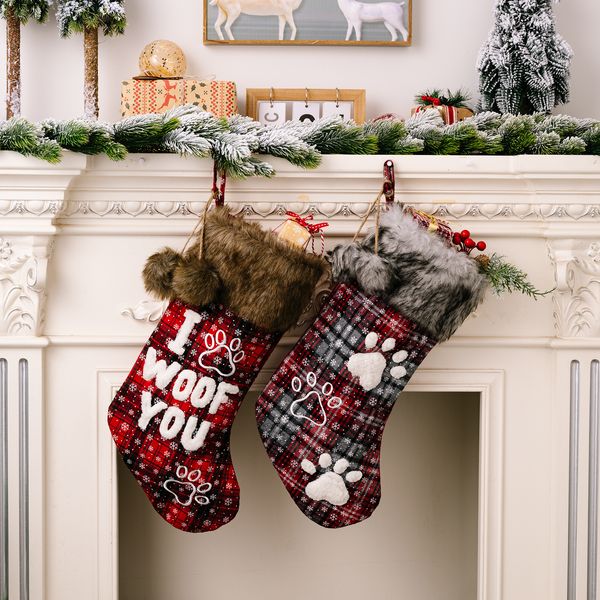 Nuevas decoraciones navideñas transfronterizas calcetines navideños de alta gama calcetines para mascotas calcetines a cuadros bolsa de regalo calcetines con alfabeto