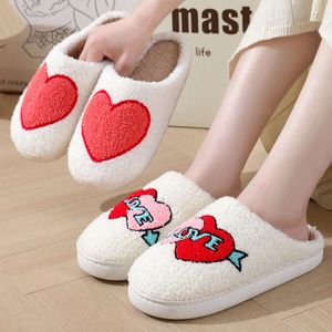 Cross Border Saint Valentin Vente Chaude Hiver Visage Souriant Grand Coeur Pantoufles En Coton pour Femmes En Gros Intérieur Maison En Peluche Pantoufles Chaudes