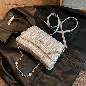 Bolsos de marca de moda al por mayor transfronterizos Bolso popular de verano Nuevas mujeres Versátil Cadena Crossbody Súper Pequeño Cuadrado bordado