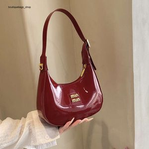 Grensoverschrijdende groothandel modemerk handtassen Lakleren schoudertas voor dames Crossbody Onderarm woon-werkverkeer High-end veelzijdige Letter Dumpling