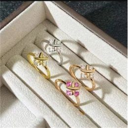 Cross Ring 4 Diamond zirkon mode x woord v gouden ringlicht luxe