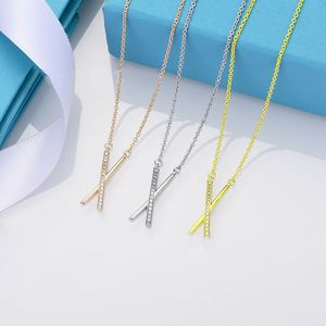 Tiffancy-ketting met kruisvormige hanger: elegant ontwerp, ideaal voor koppels, gemaakt van roestvrij staal