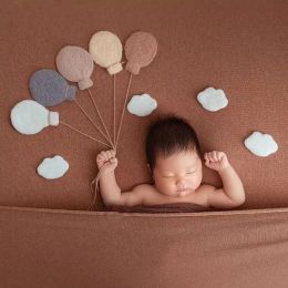 Ballon en feutre de laine de bébé croix / décorations nuageux photographie nouveau-née