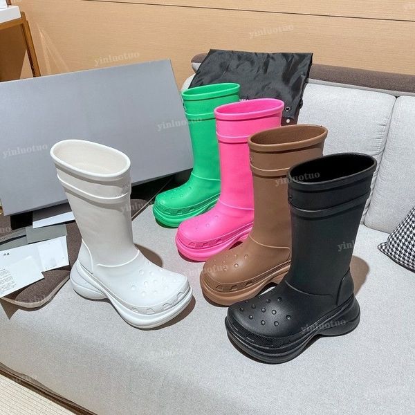 Botas cruzadas de diseñador para mujer Botas de lluvia de goma Botas de lluvia de invierno Plataforma Tobillo Slip-On Medio Rosa Negro Verde Focalistic Lujo al aire libre Alta calidad con logotipo Tamaño 35-44