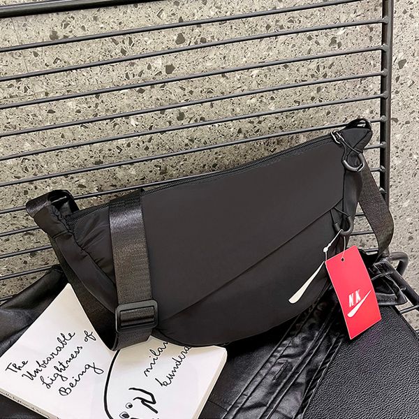 Bolso bandolera Bolso pequeño portátil Diseñadores de lujo Bolsos Estilo clásico de nylon Bolsos BumBag Bolsos Espejo Calidad Bolso de diseñador Paquete Monedero Bolso de pecho bolso de moda