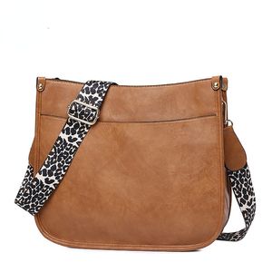 Crossbody tassen voor dames Designer Leather Hobo Handtassen met verstelbare luipaardgitaarriemschouderemmertassen