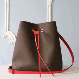 Sacs de bandoulière pour femmes de luxe de luxe Sac à main et sac à main en cuir véritable 44022 Sac de godets de fermeture à cordon de serrage