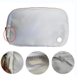 Sacs de créateurs à bandoulière Sac en nylon de luxe Sac de créateur LL Sac de yoga partout Sac de ceinture 1L Fanny Pack Designer Classique Poitrine Bumbag Nylon Femmes Hommes Bandoulière