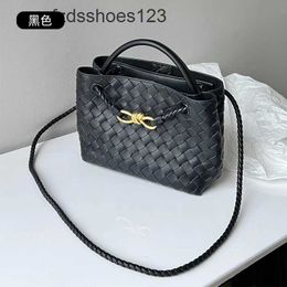 Crossbody Designer Small Buckle Metal Bags One Luxury Bottegs Totes Tote Bag Wo Venata Cowhide Woven Weven Shoulder Hand2024 andiamo Rope Pgzy