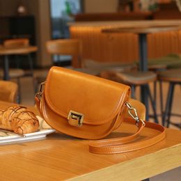 Crossbody dames toplaag groente gebruinde koehide enkele schouder brede riem geweven riem woon -werkverkeer met geavanceerde textuur