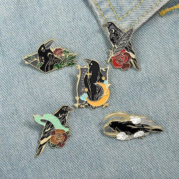 Crow Raven Ematel Pin d'oiseau personnalisé Plume de lune Fleurs de lune Broches sac Badge Punk Badge Gothic Bijoux Gift For Friends