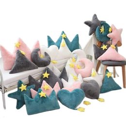 Corona almohada de felpa colorida rellena suave estrella forma de corazón almohada cojín de luna bebé niños regalo niñas decoración de la habitación del bebé 240115