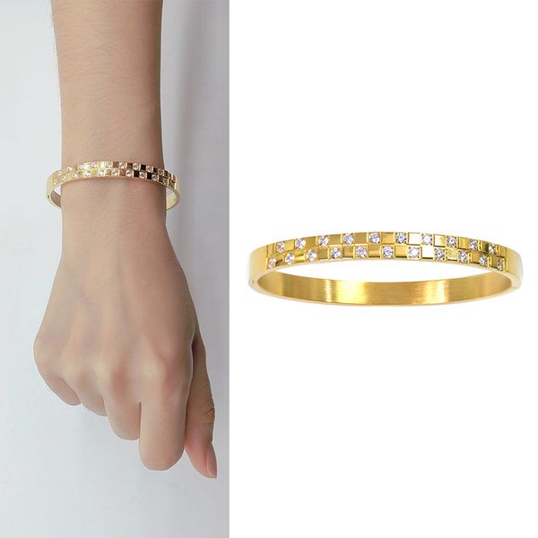 Bracelets en cristal avec des bracelets en pierre Bracelets personnalisés personnalisés Charme en strass Style de créateur Bijoux africains Dubaï Cadeaux de Noël Femme sur les mains Cuff