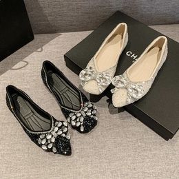 Crystal Bow Women Flats Chaussures pointues Toe Suede Designer d'été Luxury Robe peu profonde Elegant R 240328
