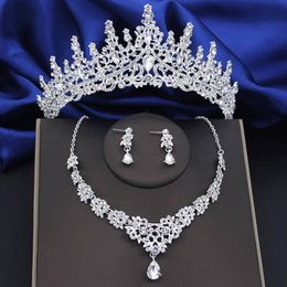 Ensemble de bijoux de mariée en cristal Tiaras Boucles d'oreilles Collier de mari Robe de mariée Bride Crown Bijoux Set Costume Accessoire 240410