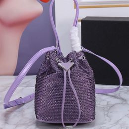 Crystal Bucket Bag Mini Bolsas Fashion Fashion Crossbody Purse Mujeres Mujeres de hombro Diamantes Triangulares Drailete de metal Bindi178v