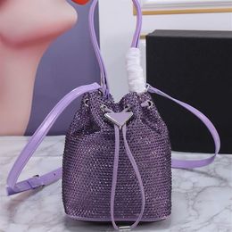 Crystal Bucket Bag Mini Bolsas Moda Fashion Crossbody Purse Mujeres Homenos de hombro Diamantes Triangulares Drailete de metal Bindi330z