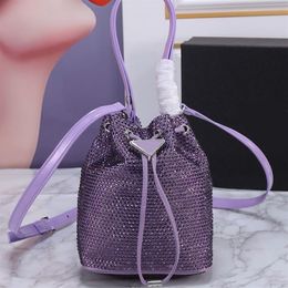 Crystal Bucket Bag Mini Bolsas Moda Fashion Crossbody Purse Mujeres Magos de hombro Diamantes Triangulares Drailete de metal Bindi258m