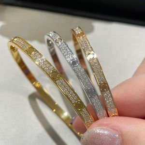 Bracelet pour femmes en cristal de haute qualité Gold High étroite All Sky Star Bracelet pour les femmes avec une rose 18K avancée avec Cartter de logo d'origine