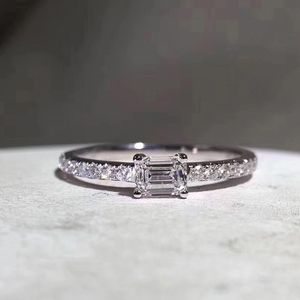 Crystal Cumbic Zirconia Rings de doigt pour les femmes Garm Gift Designer Bijoux Engagement Mariage Silver plaqué