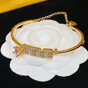 Cristal Diamant F Lettre Mode Bracelet Dame Femmes Bracelets En Acier Inoxydable Plaqué Or 18 Carats Gravé Plaid Ouvert Bracelet Étroit Cadeaux FB1 --05