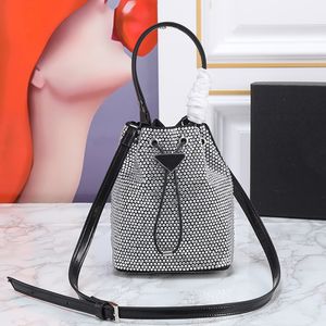 Cristal Diamant Seau Sac À Main Bandoulière Sac Triangle Épaule Sacs À Main Flip Portefeuille Sangle Détachable Boucle Magnétique Cordon Sacs Fourre-Tout