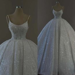 Robe en cristal Princess Ball de mariage pour la robe mariée Spaghetti Sequins perles robes de mariée balayez la robe à volants Robe de mariage