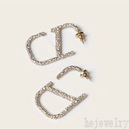 Pendientes de diseño de diamantes chapados en oro de cristal brillante pequeña hipérbole de circón doble letra v ohrringe clásica joyería de lujo pendiente femenino ZB031 E23