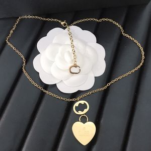 Colgantes de letras de cristal Collares de diseño Sier Oro Titanio Acero Corazón Colgante Cadenas de perlas Vogue Mujer Chica San Valentín Compromiso Marca Joyería Regalos