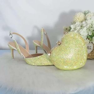 Crystal pointilled Bridal Toe Sandals Yellow Wedding Chaussures et coeur sac pour femmes robe mince talons féminines talon haut Ed4