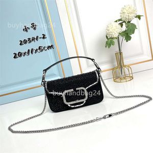 Crystal Valentyno Sacs Sac Stud Lady Event Pourse 2024 High Handbag Women Diamond Inslumed Vlogoo Mini Chain Brass Magnetic Rock Buckle Light Luxury JZWR