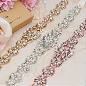 Crystals Pearls Bridal Sahses 2021 Luxe Rhinestones Beaded Lint Multi Colors Wedding Riemen Dames Tailleband Sash voor Prom Dress AL7942