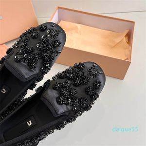 Cristales Slonding Mule Silk Satin Ballerinas Flats Flats zapatos Baotou Media zapatillas Sandalias de diseño de la proa Mujer zapatos de lujo zapatos de vestir