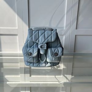 CU076 Nieuw in april is de klassieke Tabby -serie van kleine rugzakken gemaakt van Lambskin.Modieuze en luxueuze designer handtassen zijn zeer geschikt voor retro en schattig.