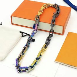 Chaînes cubaines pour hommes Designer Collier Bijoux en or L Lettre Orange Couleur Chaîne En Acier Inoxydable Bijoux Designers Fête De Noël Mans Cadeaux