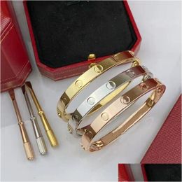 Cuff 2023 Nouvelle marque Classic Designer Bracelet Couple de mode européenne pour femmes de haute qualité 316L Titanium Steel Drop Livraison Bijoux Dhucb